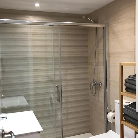 Victoria Luxury Beachfront In Costa 베날마데나코스타