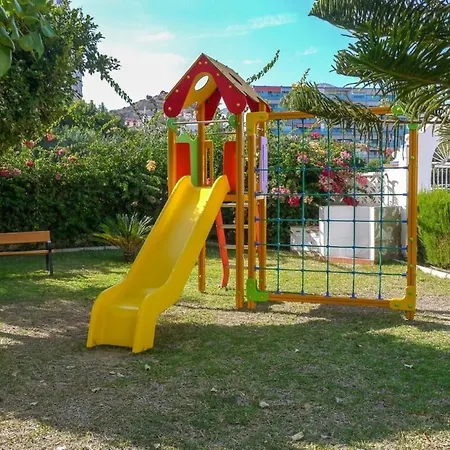 Victoria Luxury Beachfront In Costa 아파트 베날마데나코스타